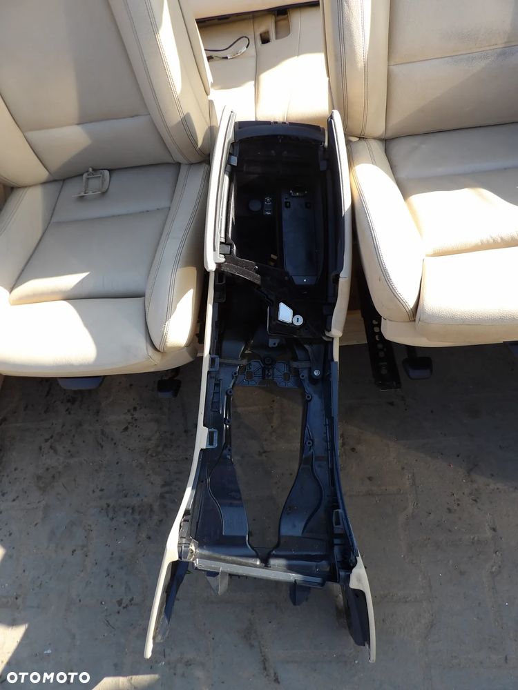 BMW - F11 - LIFT - SPORT - FOTELE , KANPA , BOCZKI , TUNEL ŚRODKOWY - KOMPLET - EUROPA - BRAK JEDNEGO ISOFIX - STAN PERFEKCYJNY - 4