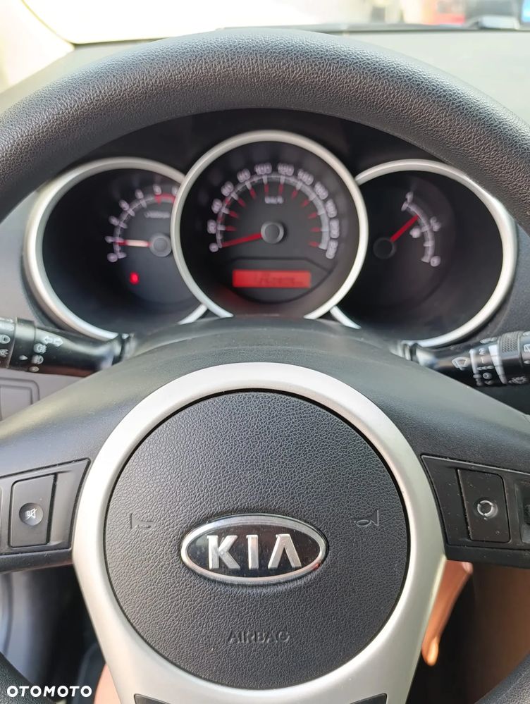 Kia Venga - 6