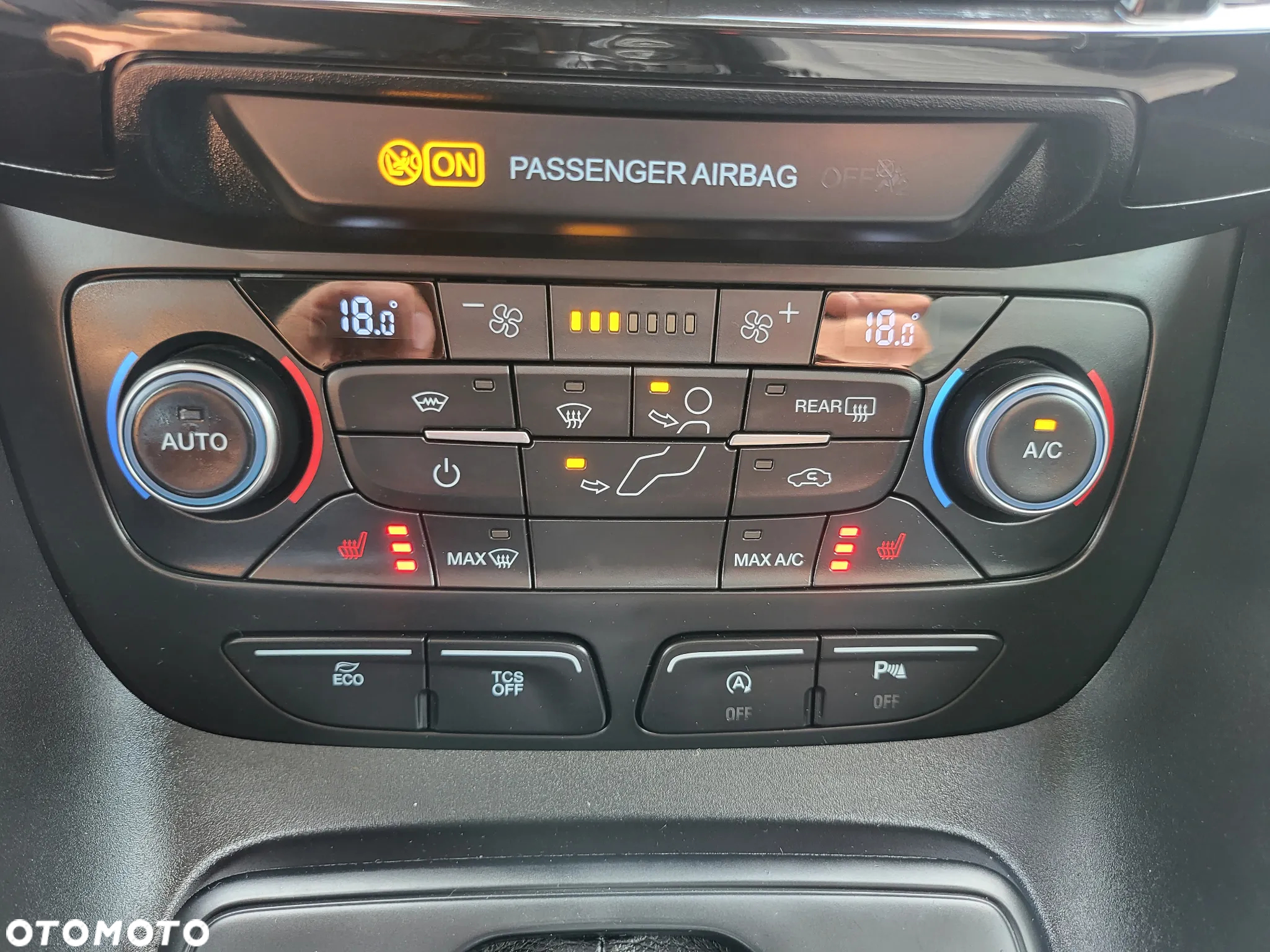 Ford Tourneo Connect Grand - 22