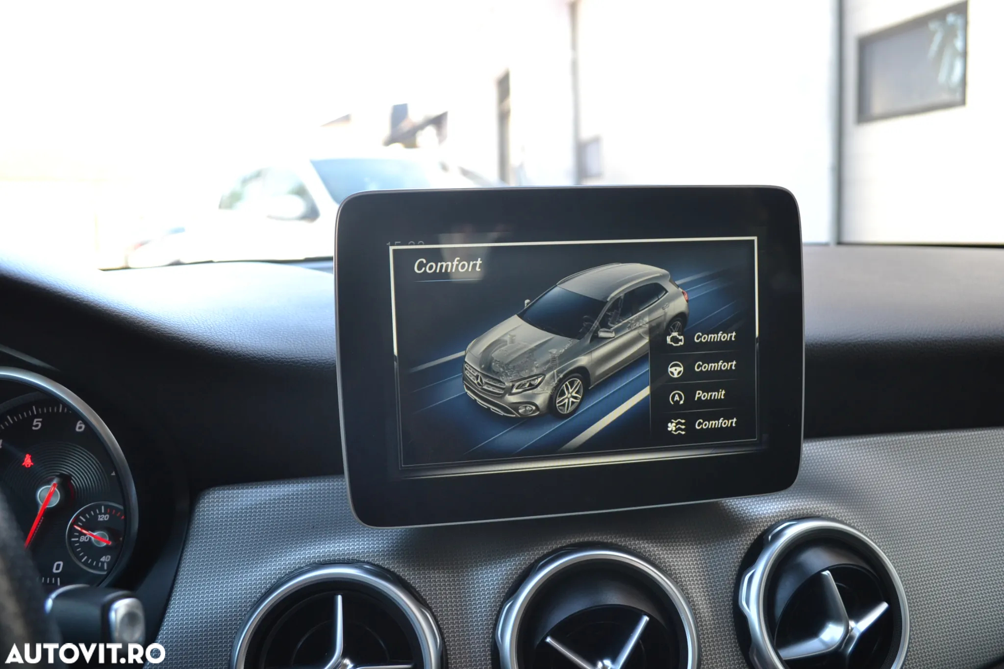 Mercedes-Benz GLA 200 7G-DCT Urban - 24