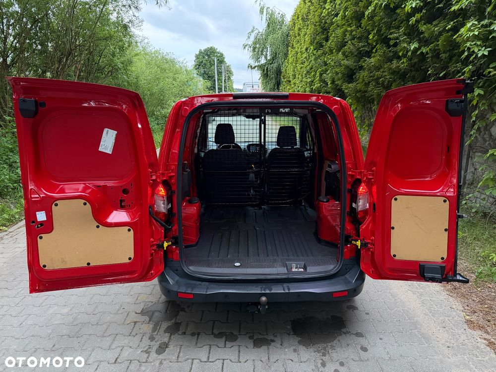 Ford Transit Courier - 21