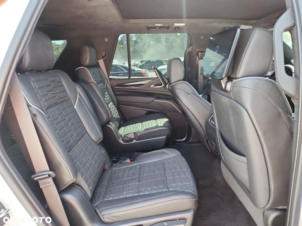 Cadillac Escalade - 11