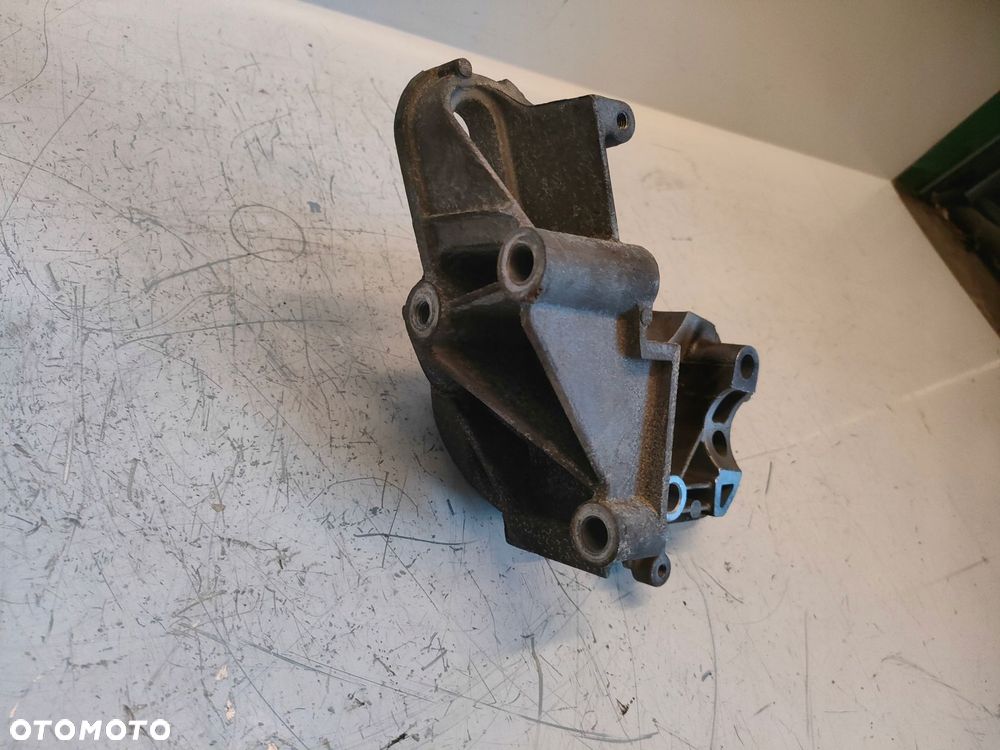 FORD FIESTA MK7 1.4 B 09- ŁAPA WSPORNIK SILNIKA 8A666F001DB - 5