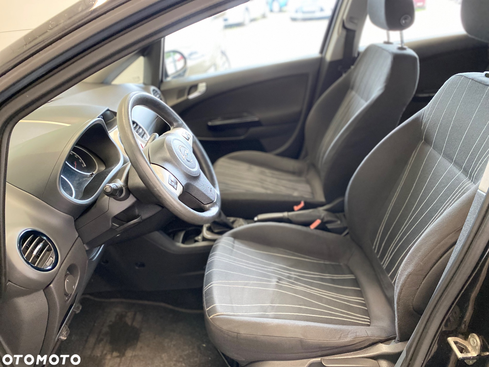 Opel Corsa 1.2 16V Essentia - 9