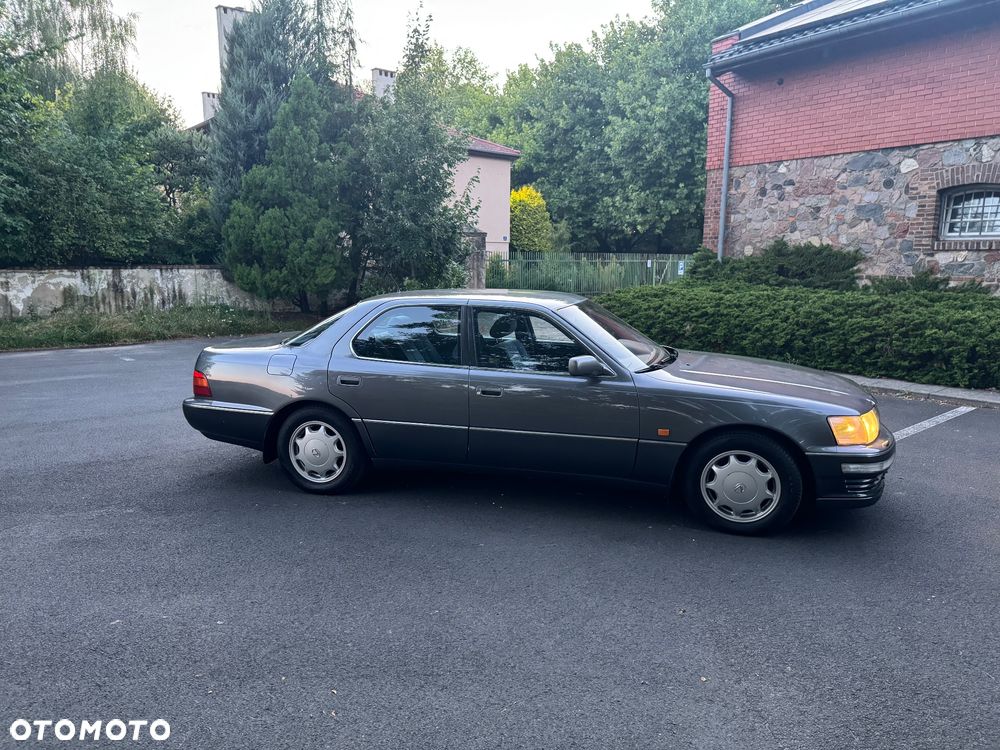 Lexus LS - 4