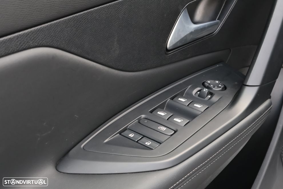 Peugeot 408 1.6 Hybrid Allure e-EAT8 - 17