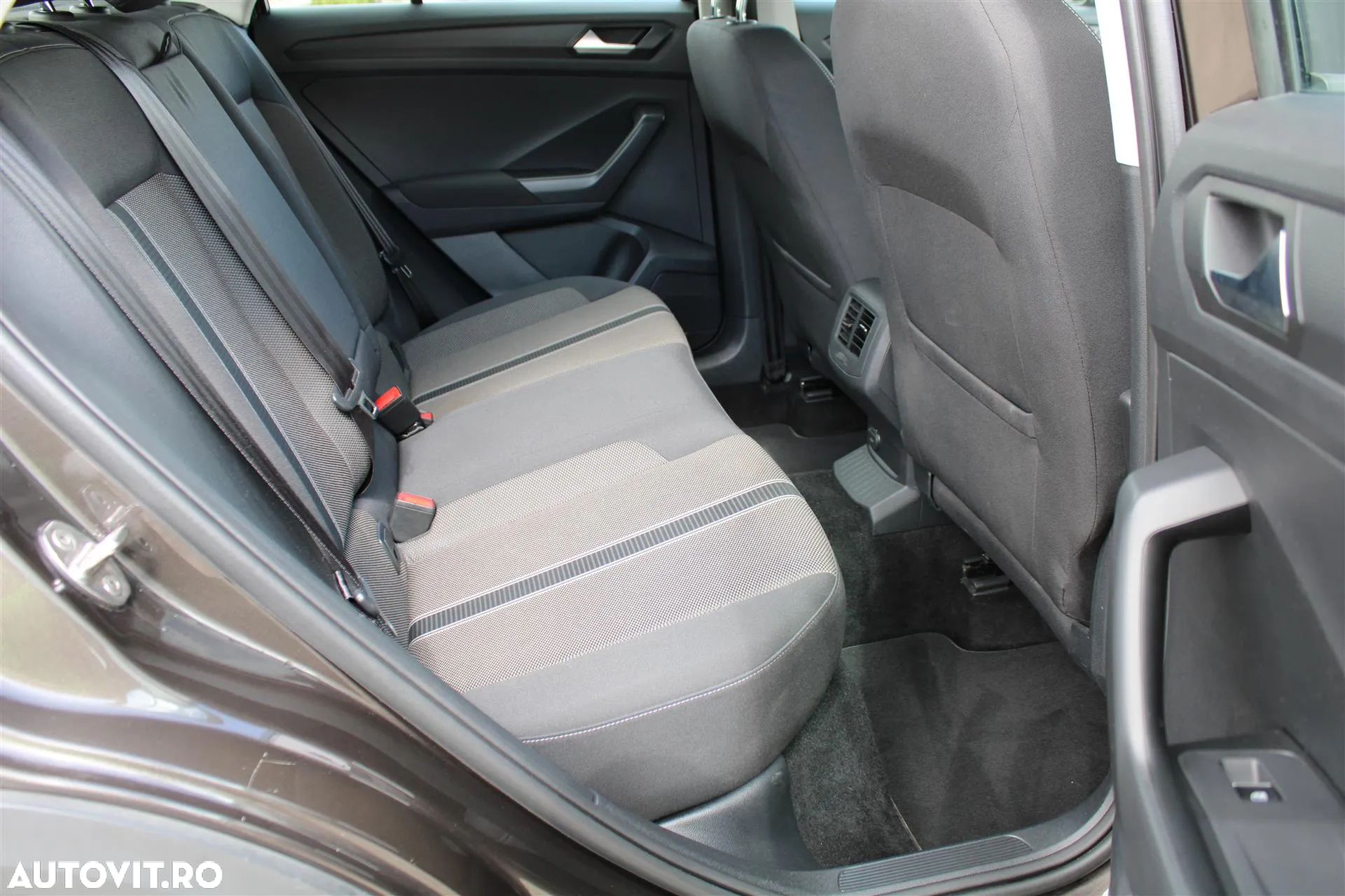 Volkswagen T-ROC 1.5 TSI DSG Style - 13