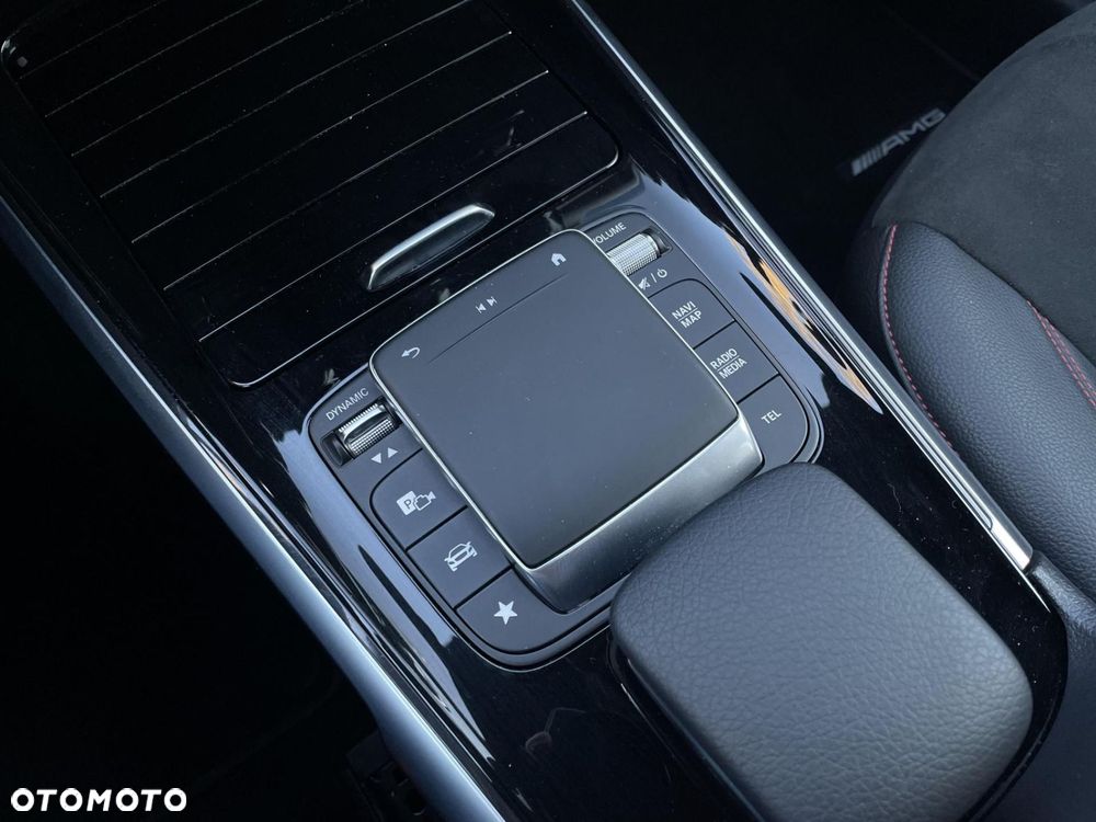 Mercedes-Benz GLB - 18