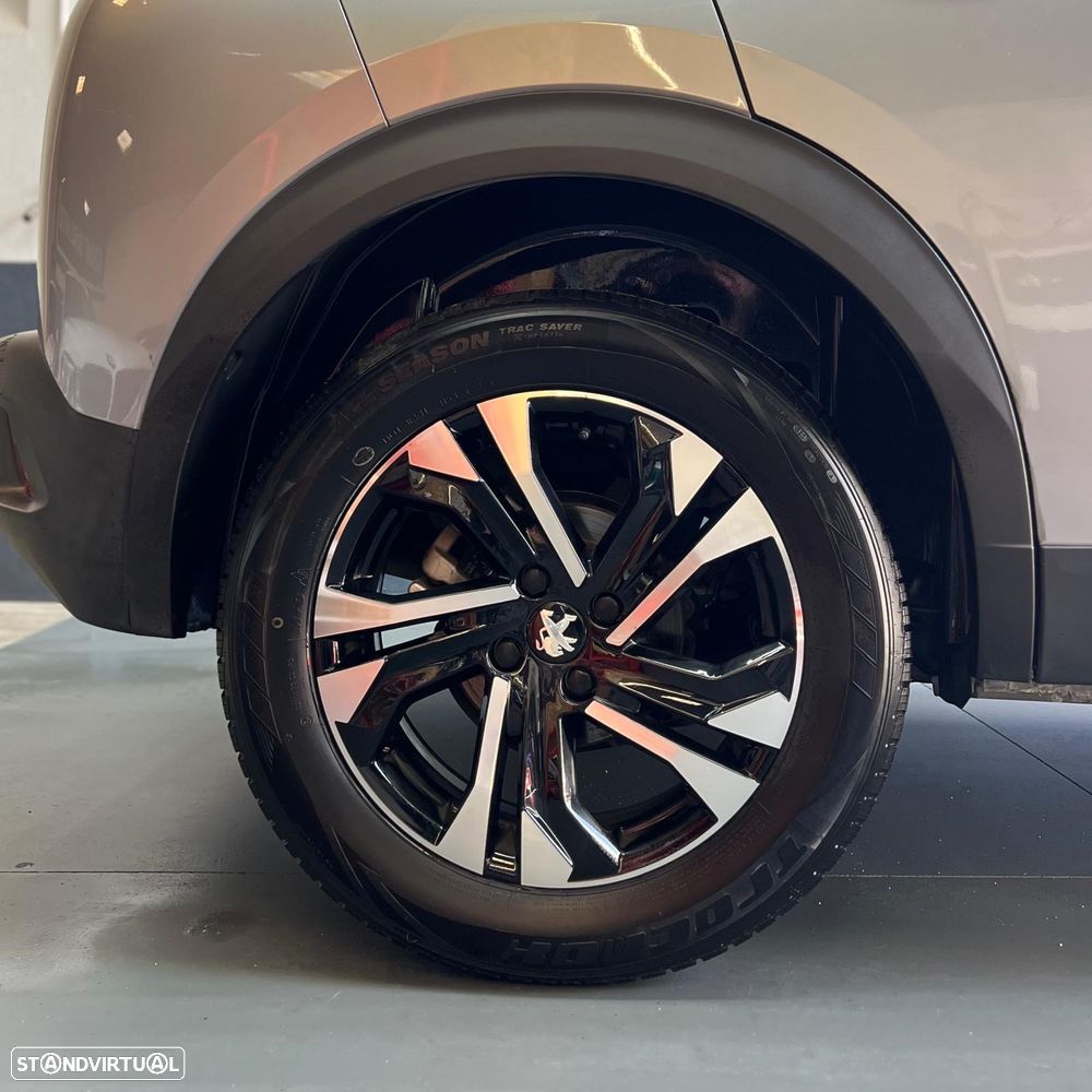 Peugeot 2008 1.2 PureTech Allure - 4