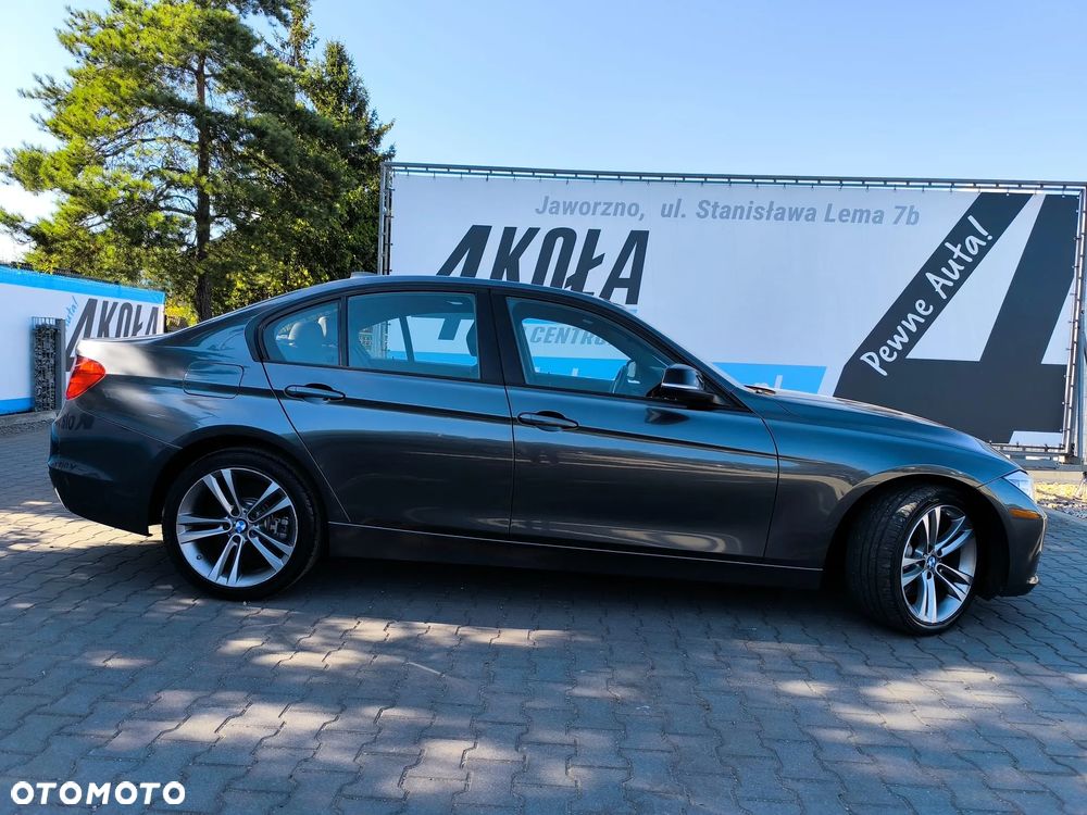 BMW Seria 3 335i xDrive Edition Sport - 2