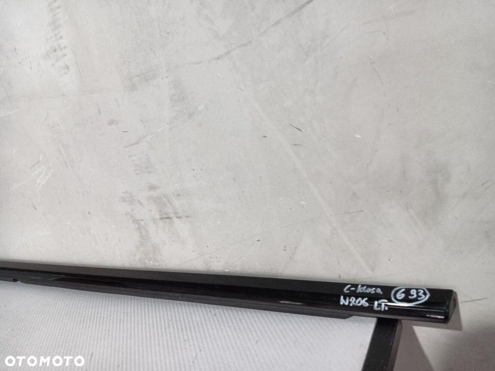 LISTWA ZGARNIAJĄCA DRZWI TYŁ TYLNA LEWA MERCEDES C KLASA W206 A2067304100 - 2
