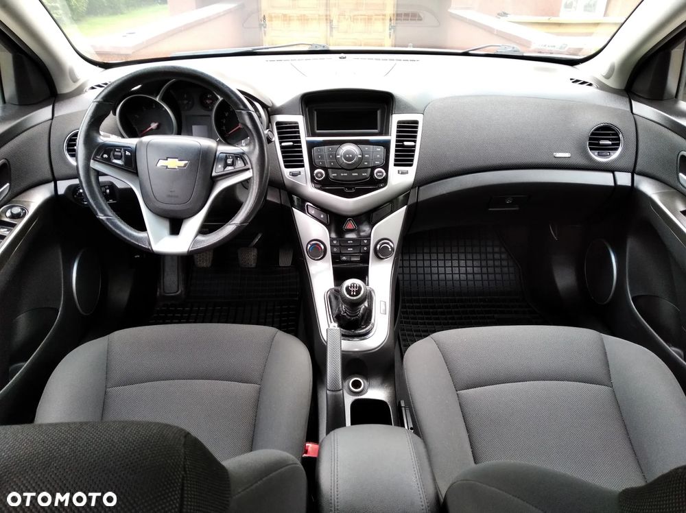 Chevrolet Cruze 1.6 LS - 23