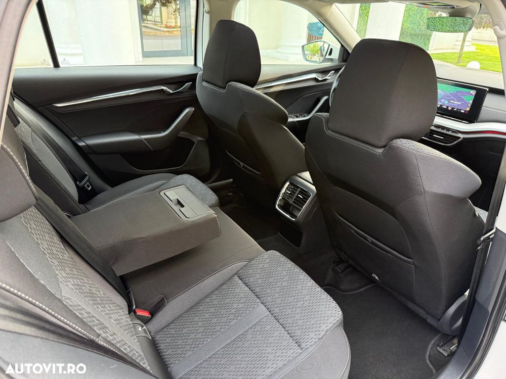 Skoda Octavia 2.0 TDI STYLE DSG - 6