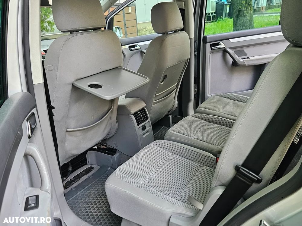 Volkswagen Touran 2.0TDI Highline - 12