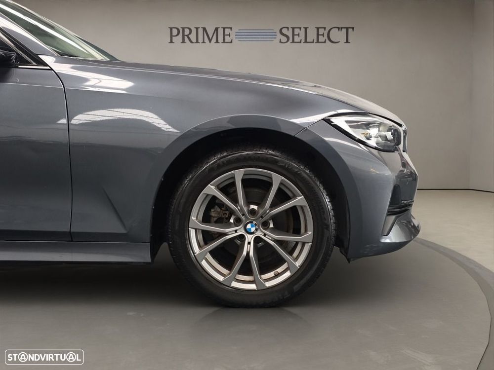 BMW 318 d Line Sport Auto — fotografia 6
