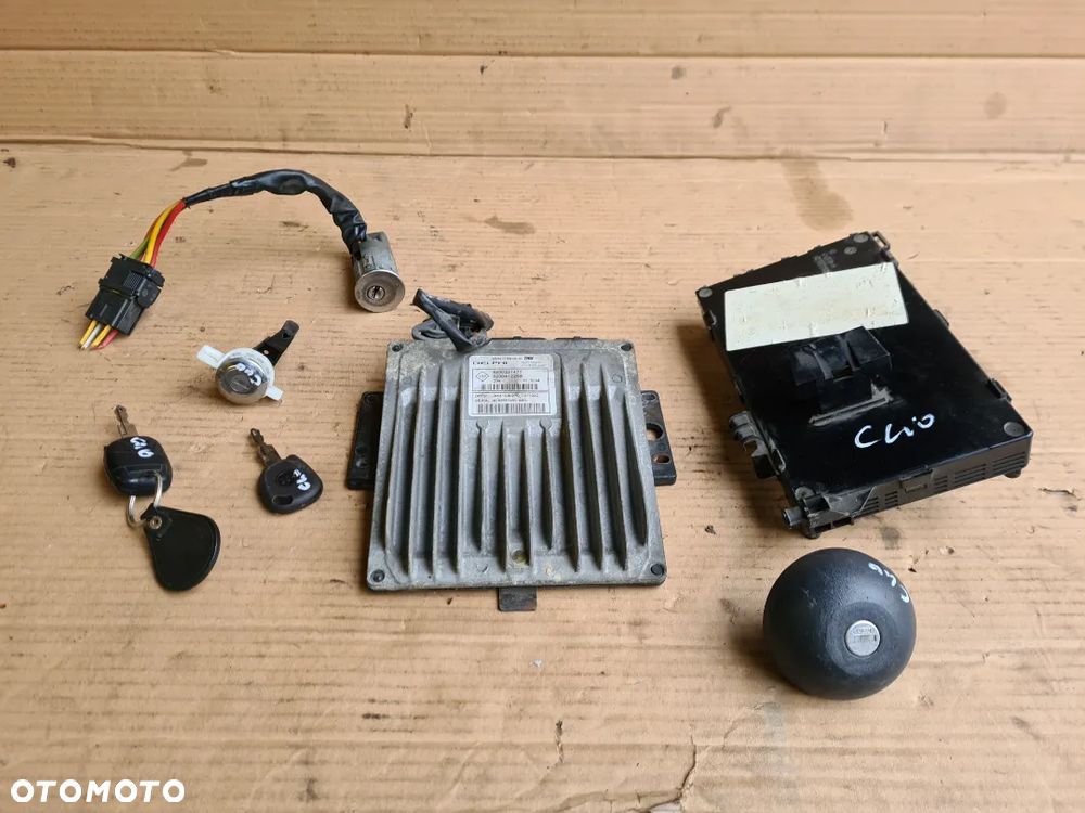 Renault Clio 2 lift 1.5 DCI zestaw startowy skrzynka UCH komputer silnika stacyjka wkładka drzwi kierowcy kluczyk - 1