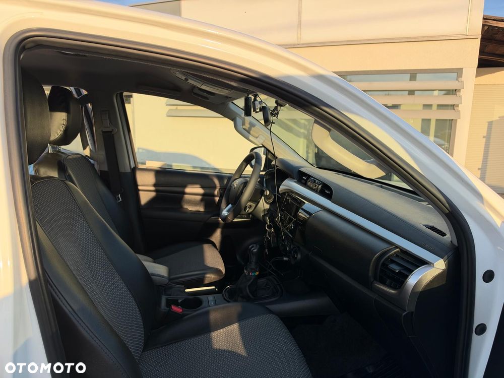 Toyota Hilux 2.4 D-4D Double Cab DLX 4x4 - 11