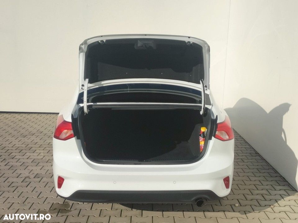 Ford Focus - 8