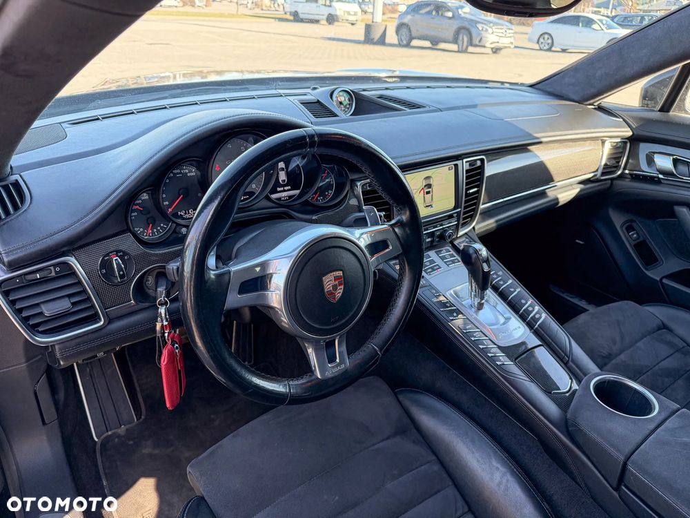 Porsche Panamera GTS PDK - 11