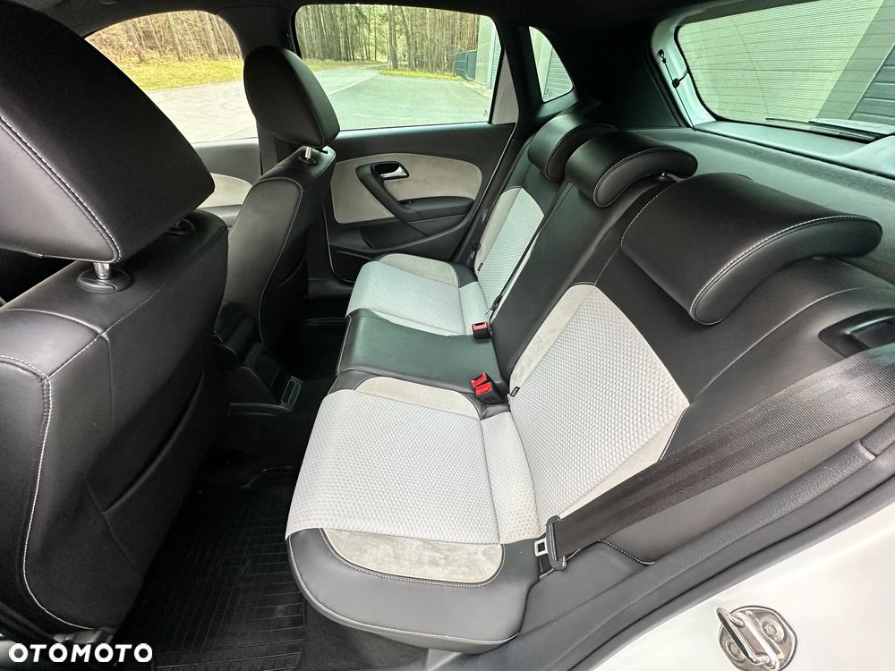 Volkswagen Polo 1.6 TDI Cross Urban White - 21