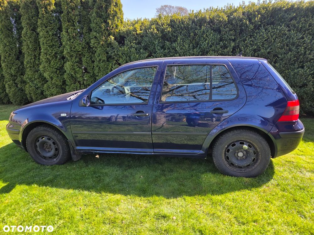 Volkswagen Golf - 1