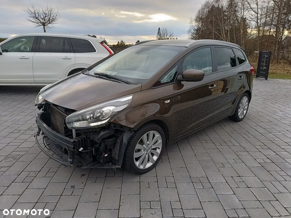 Kia Carens - 2