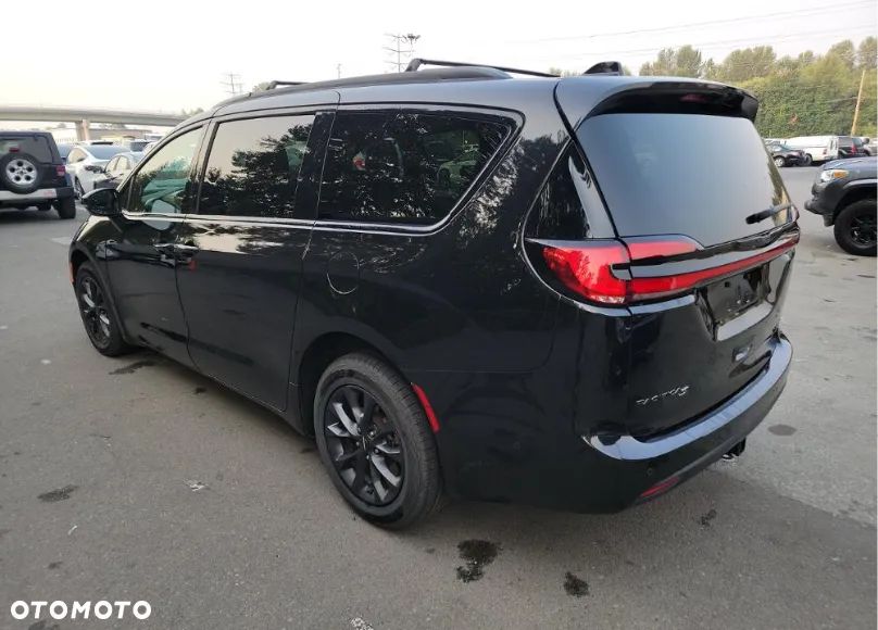 Chrysler Pacifica - 5