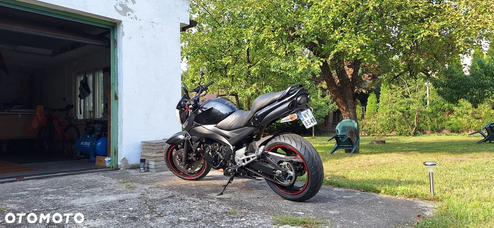 Suzuki GSR - 3