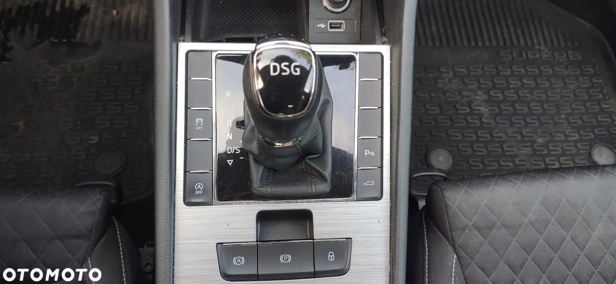 Skoda Superb 2.0 TDI SCR Ambition DSG - 23