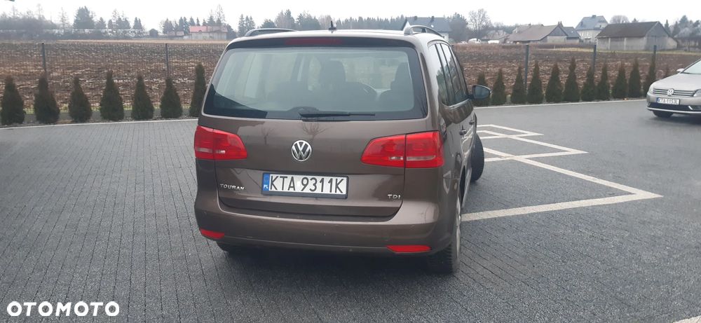 Volkswagen Touran - 12