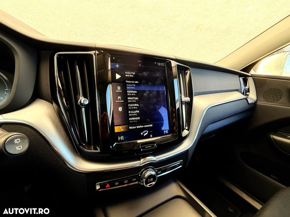 Volvo XC 60 T8 Twin Engine AWD Geartronic Momentum - 25