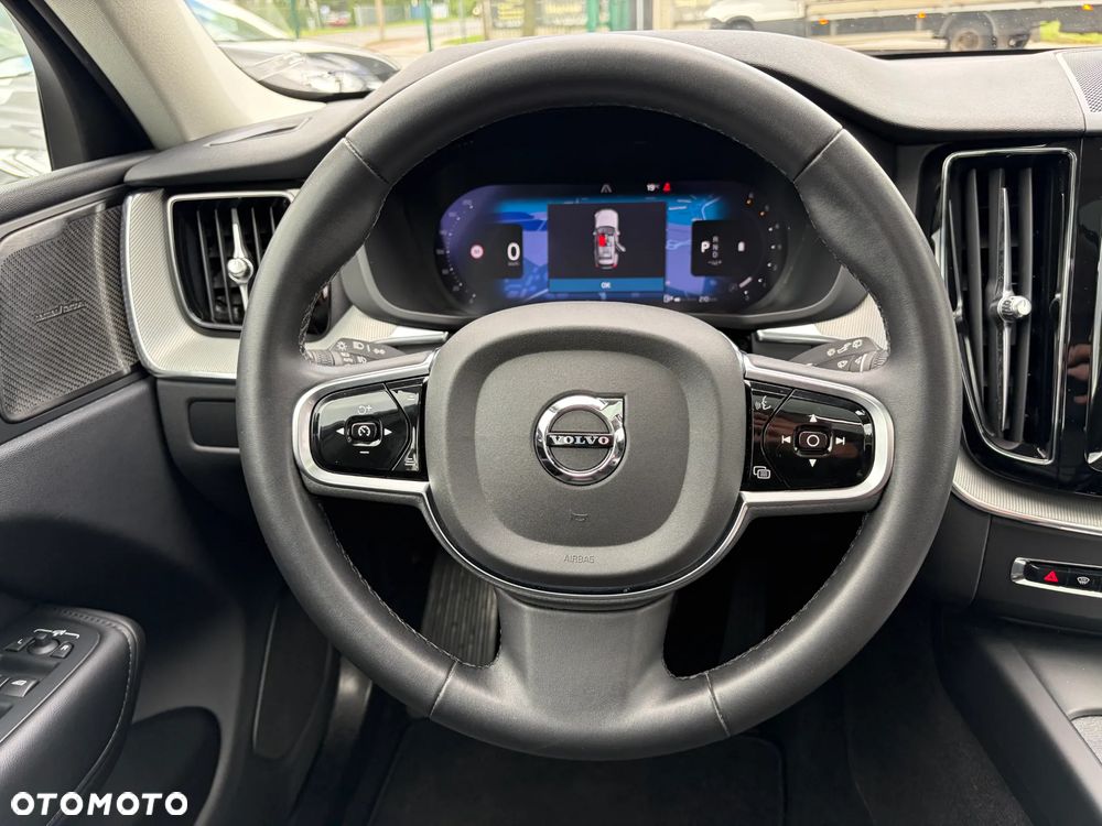Volvo XC 60 B4 D Plus Dark - 21