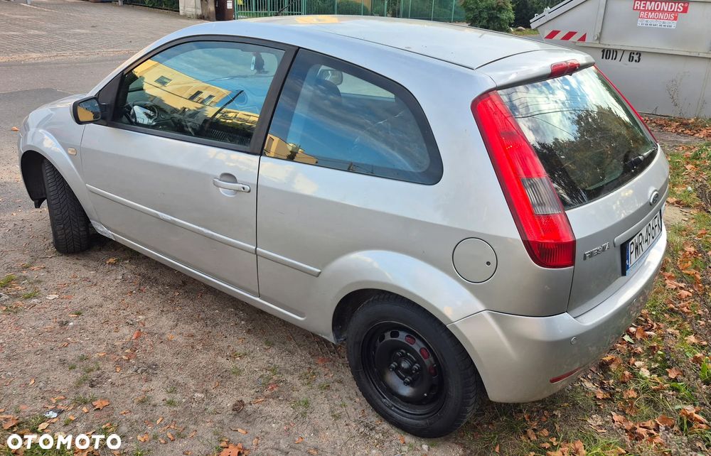 Ford Fiesta 2004 photo 2