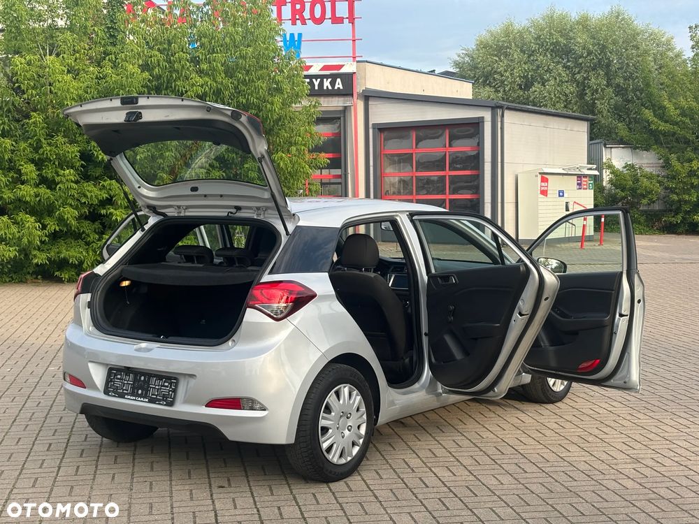 Hyundai i20 blue 1.2 Classic - 11