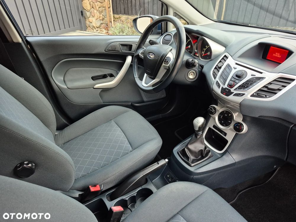 Ford Fiesta 1.25 Ghia EU5 - 32