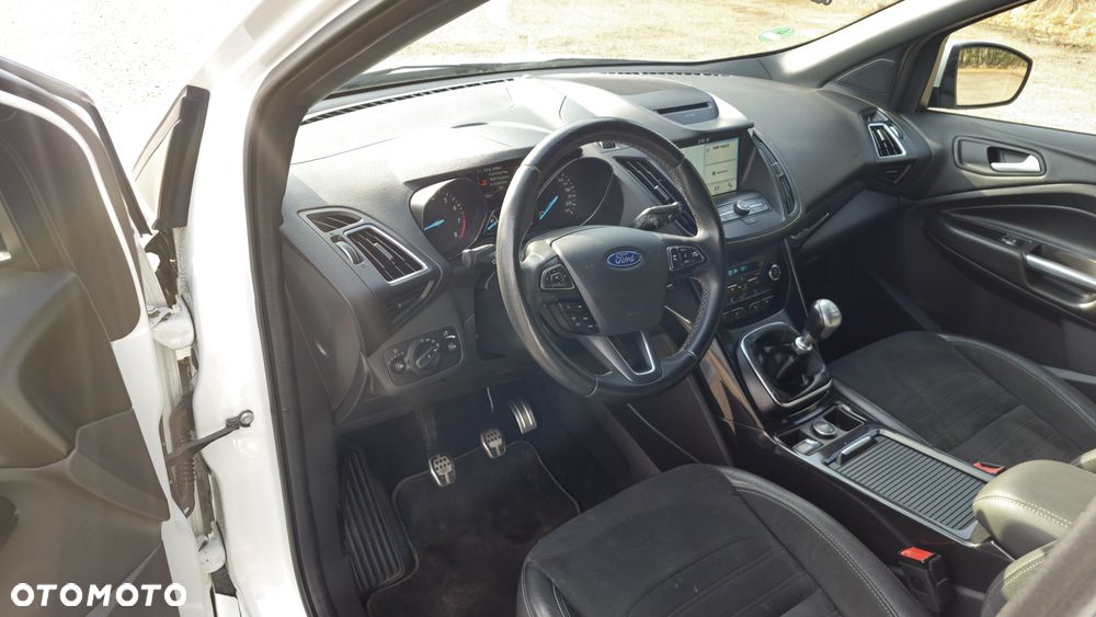 Ford Kuga 1.5 EcoBoost 2x4 ST-Line - 16