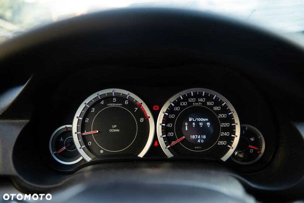 Honda Accord 2.0 Executive - 28