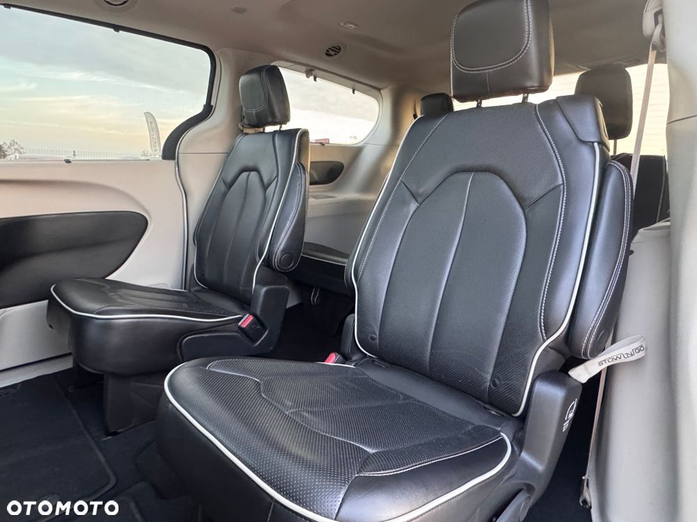 Chrysler Pacifica - 20