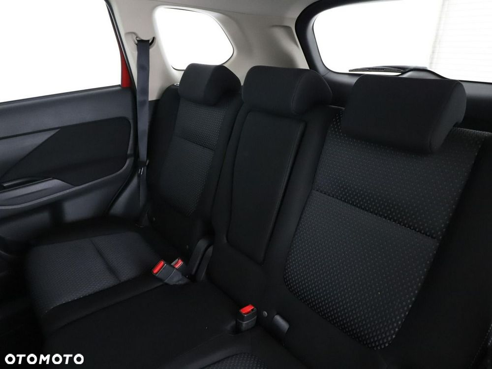 Mitsubishi Outlander 2.0 2WD SUV-Star - 18