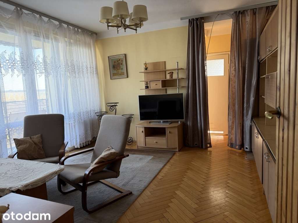 Lenartowicza / M z widokiem na bulwary / Piwnica