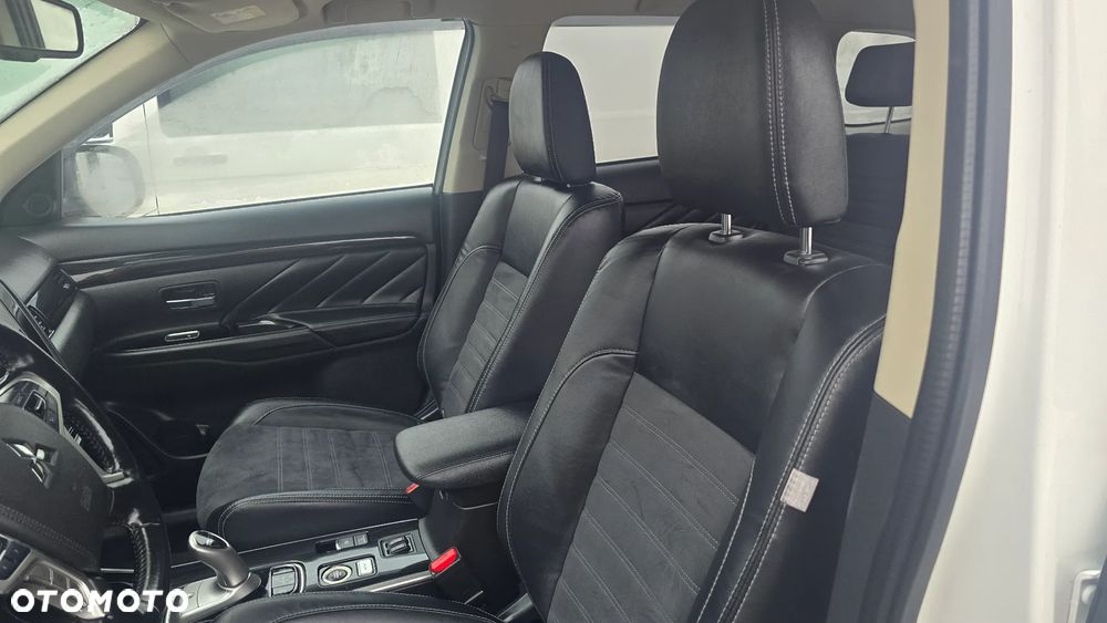 Mitsubishi Outlander 2.0 4WD - 8