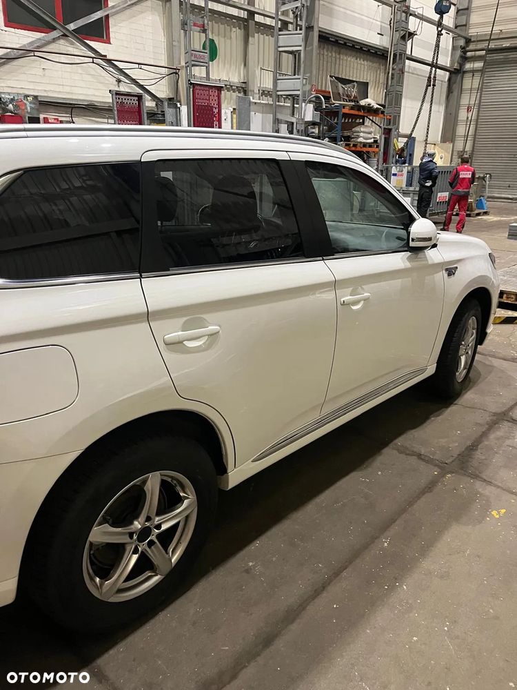 Mitsubishi Outlander PHEV Instyle + - 7