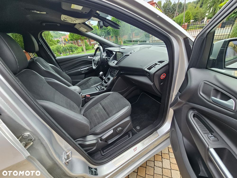 Ford Kuga 2.0 TDCi 4x4 ST-Line - 34