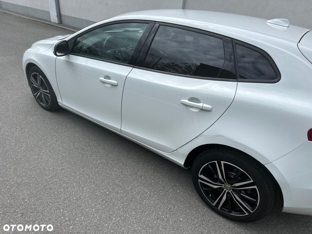 Volvo V40 D2 Drive-E Momentum - 10