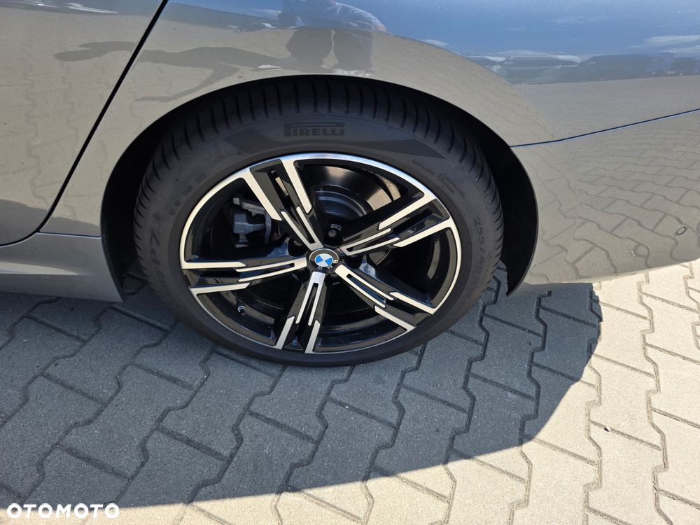 BMW Seria 3 318i M Sport - 13