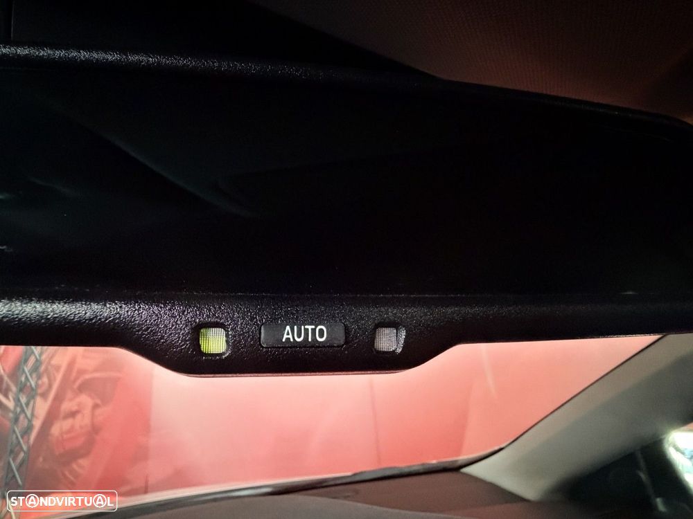 Toyota Auris Touring Sports 1.8 HSD Comfort +P.Sport+Navi - 25