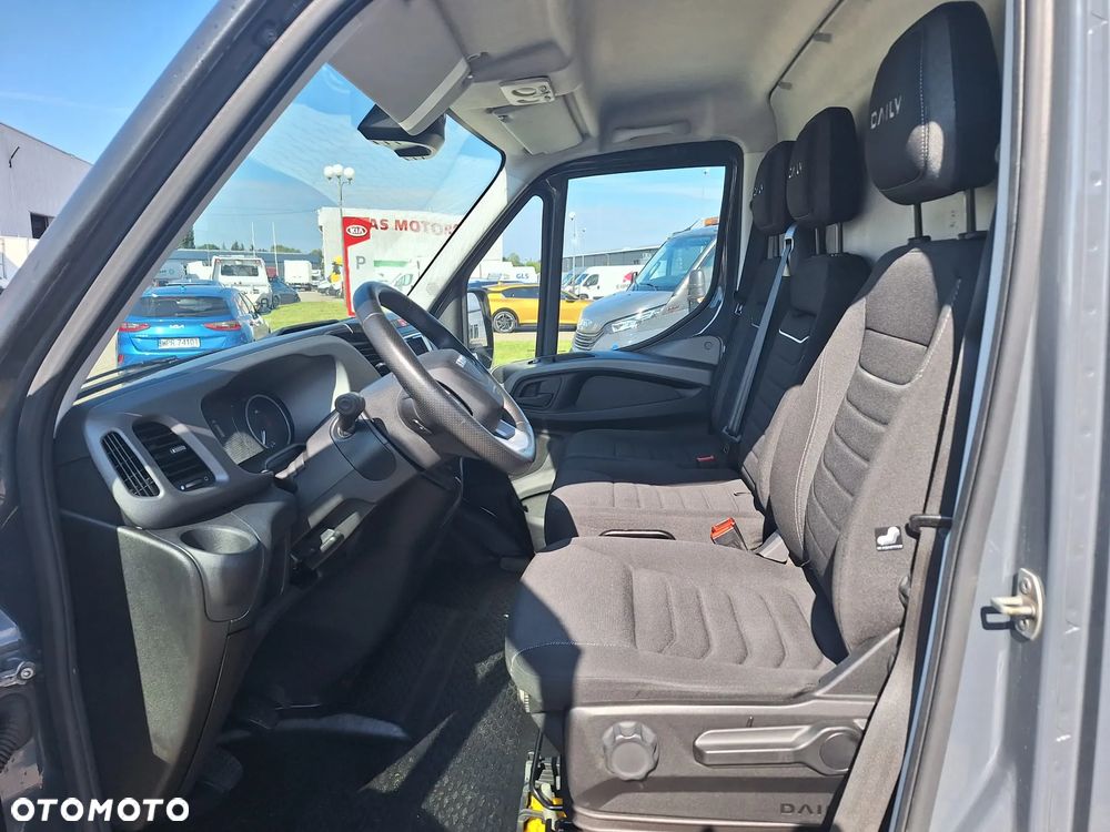 Iveco Daily 35S18 HiMatic furgon 16m blaszak automat FV23% MAXI - 10