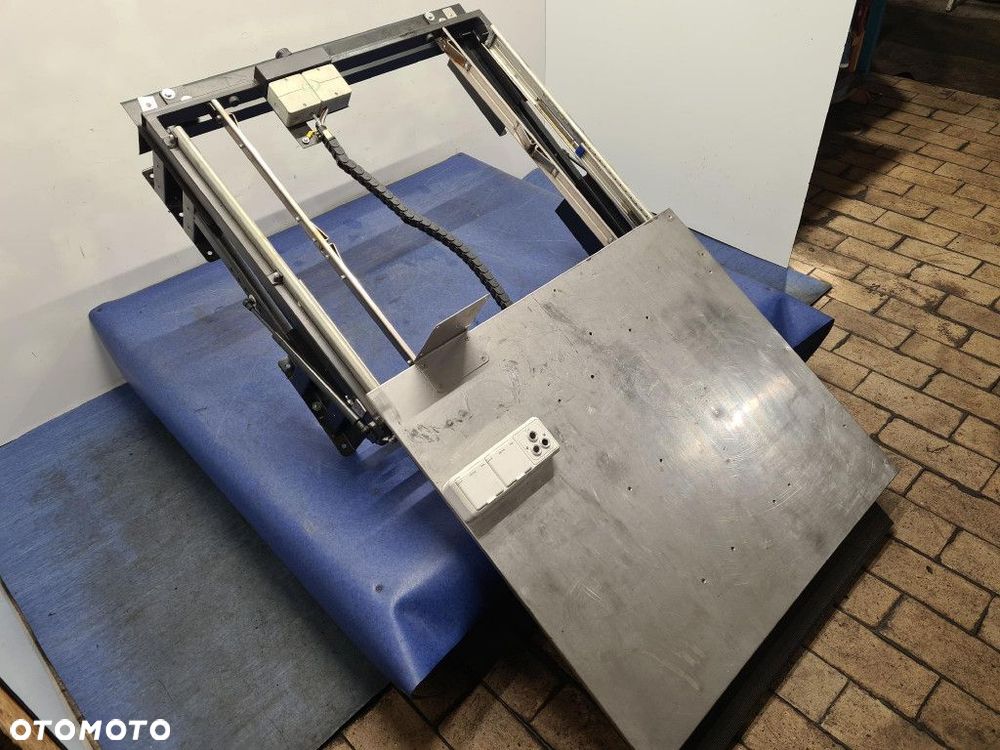 PLATFORMA WYSUWANA BINZ - 8