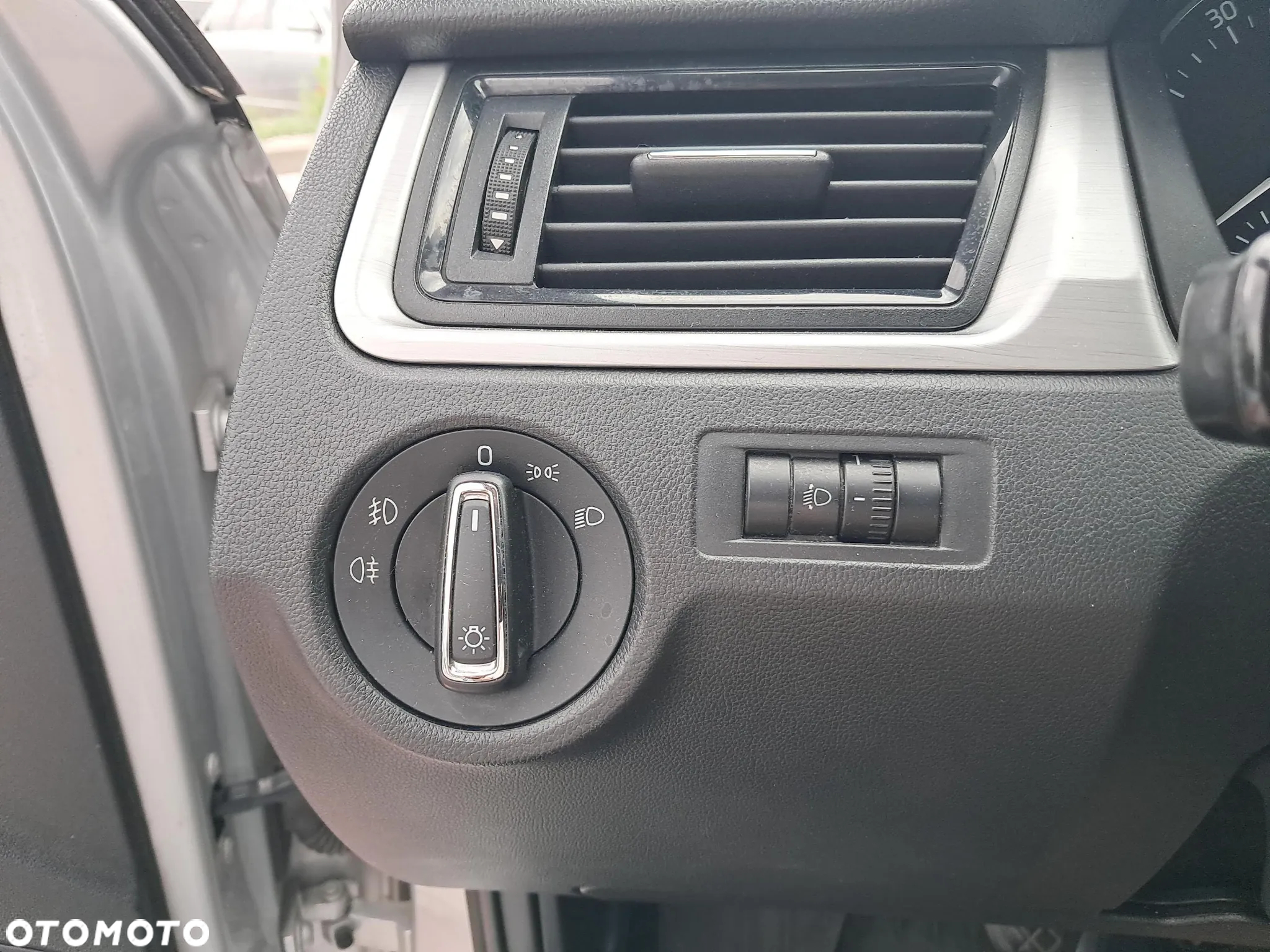 Skoda RAPID 1.2 TSI Ambition - 10