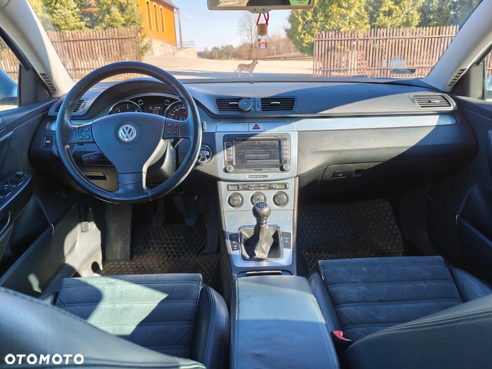 Volkswagen Passat 2.0 TDI DPF Sportline - 9